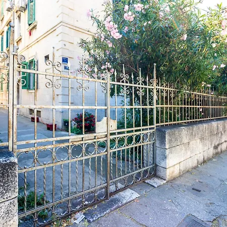 Traditional Bacvice, 3 Min Walk To The Appartement Split