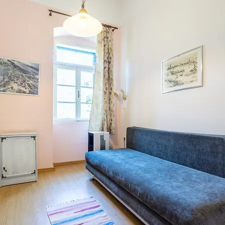 Traditional Bacvice, 3 Min Walk To The Apartment Split