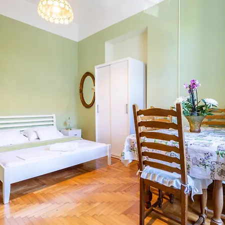Traditional Bacvice, 3 Min Walk To The Apartment